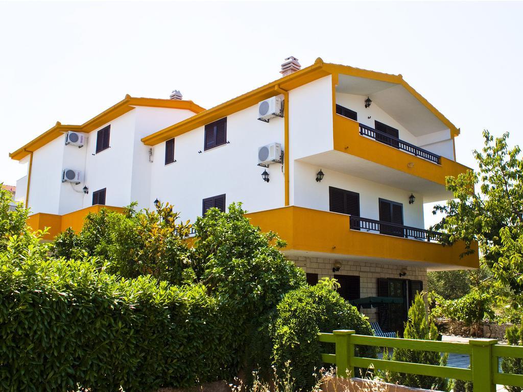 Apartments Villa Annika Слатине Экстерьер фото