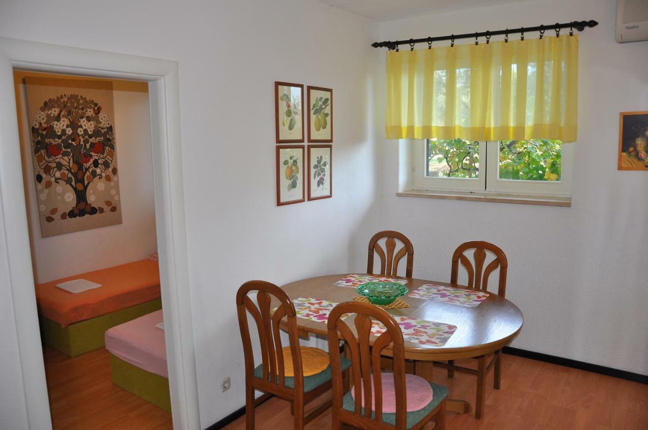Apartments Villa Annika Слатине Экстерьер фото