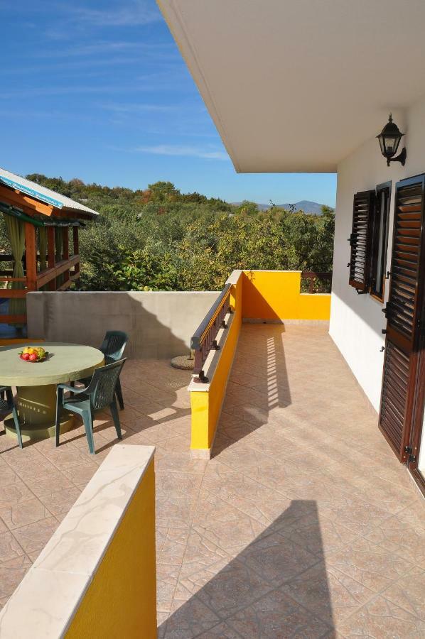 Apartments Villa Annika Слатине Экстерьер фото