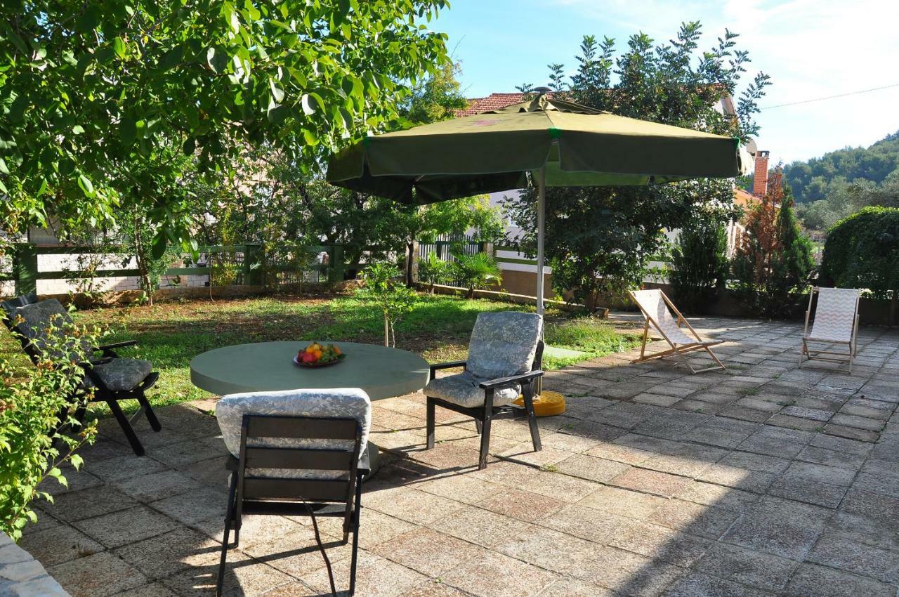 Apartments Villa Annika Слатине Экстерьер фото